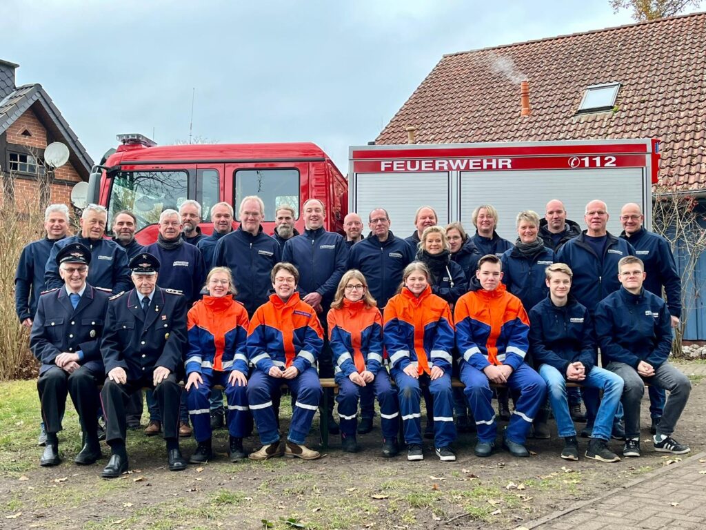 Gruppenfoto Übergabe OFW