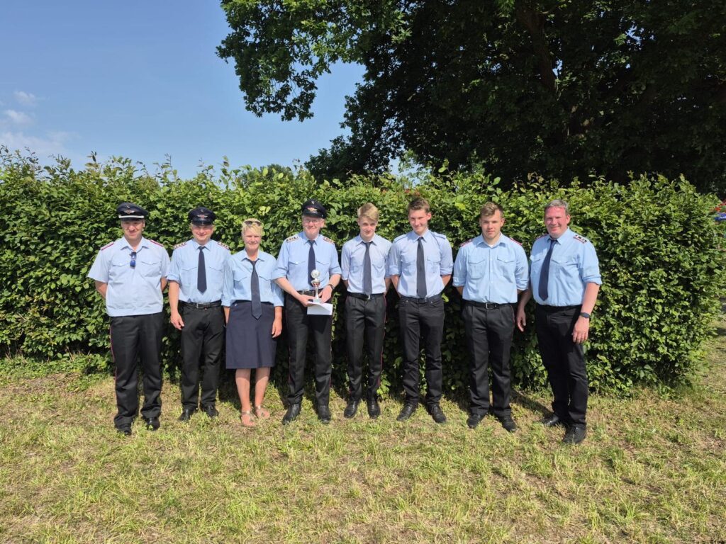 Gruppenfoto von der Wettkampfgruppe nach der Siegerehrung in Armsen