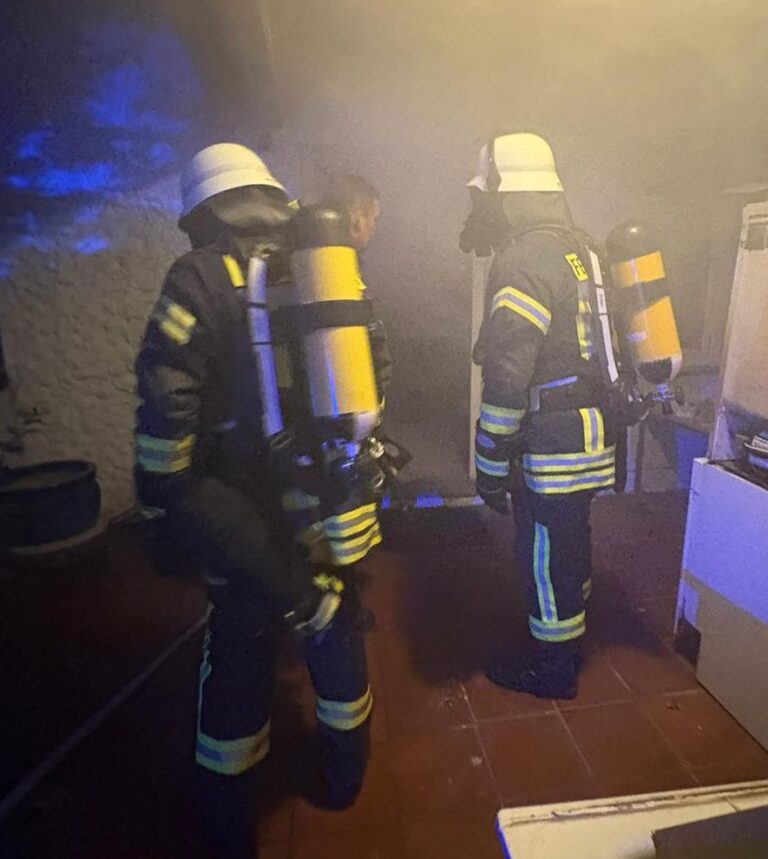 Übungsdienst: Menschenrettung und Brandbekämpfung