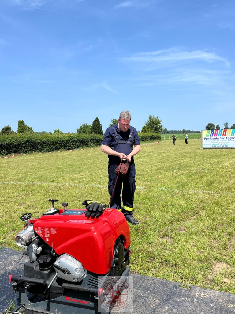 Jörg auf der Wettbewerbsbahn beim Stopfen der Leine