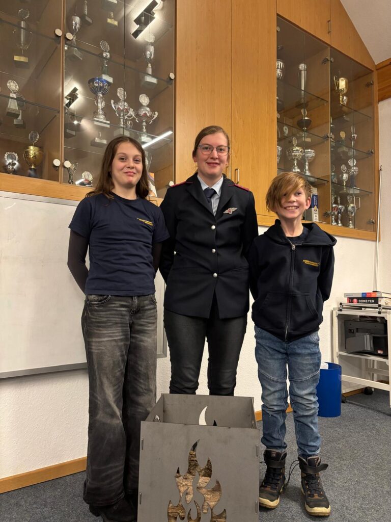 neue Jugendsprecherin Lanea, Jugendbetreuerin Leonie und Jugendsprecher Mathis