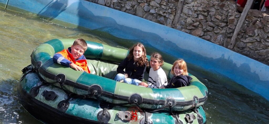 fahrt in einem Wasserreifen im Hans Park