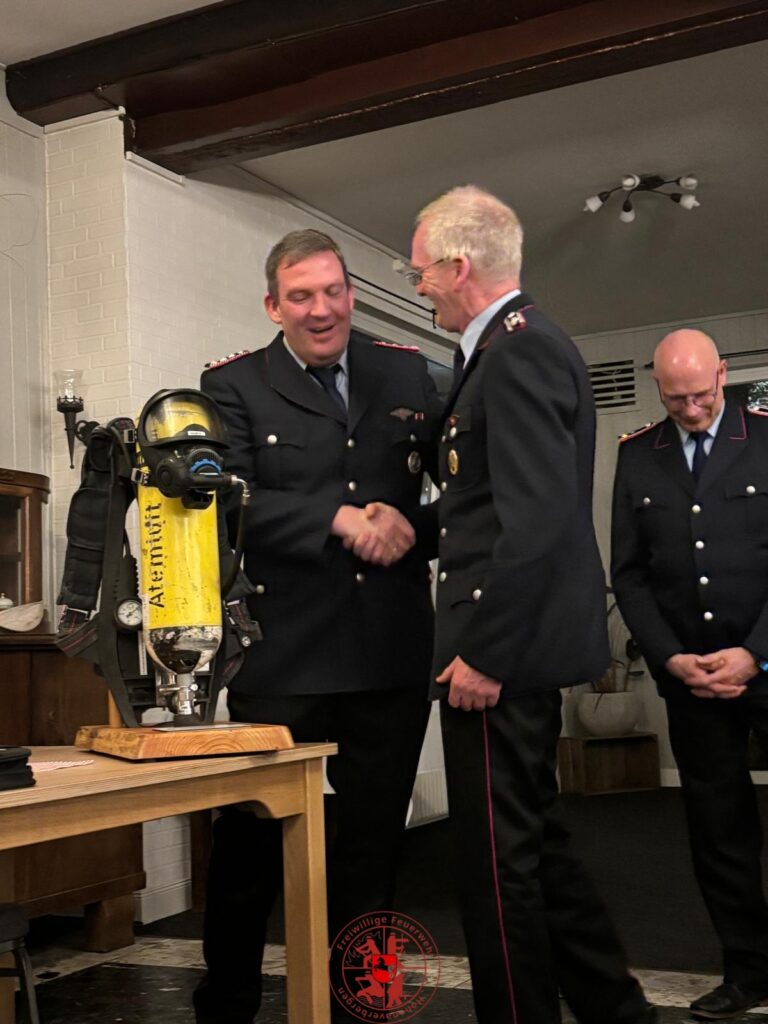 Bild von Jörg und Jörg mit Atemschutzgerät